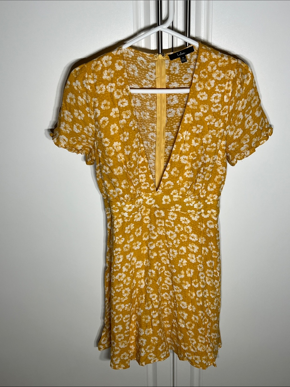 Lulu's Yellow Floral V-Neck Short Dress